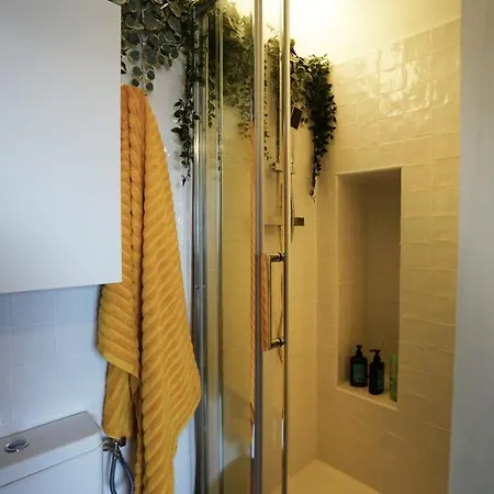 Charming Studio With View Near Republic * Paris